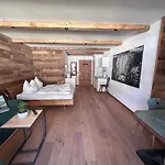 Grubhof Schlosspark, Chalet-stil Mit Pool Und Bergblick