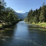 Apartment Grubhof Schlosspark, Chalet-stil Mit Pool Und Bergblick
