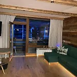 Grubhof Schlosspark, Chalet-stil Mit Pool Und Bergblick * Sankt Martin bei Lofer