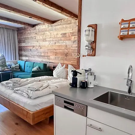 Chalet-stil Mit Pool Und Bergblick