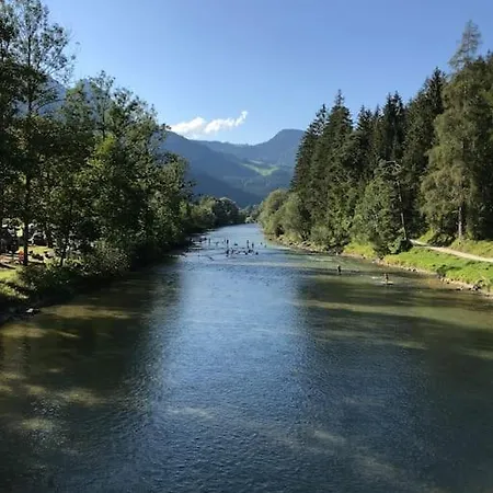 아파트 Grubhof Schlosspark, Chalet-stil Mit Pool Und Bergblick