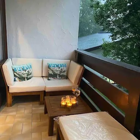 Chalet-stil Mit Pool Und Bergblick