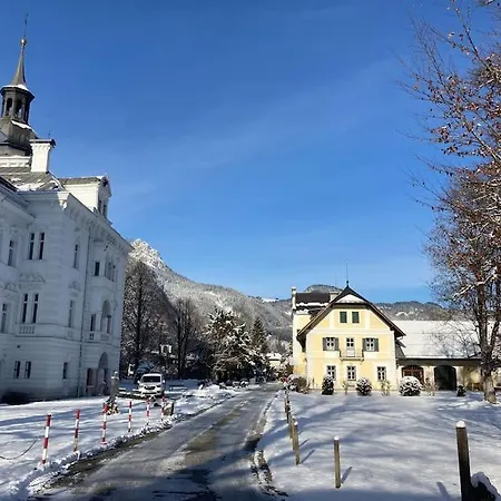 Apartment Grubhof Schlosspark, Chalet-stil Mit Pool Und Bergblick