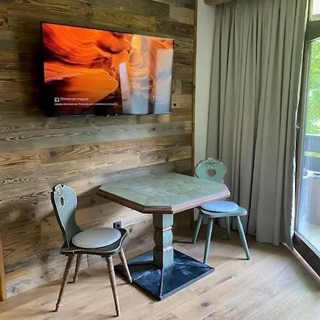 Chalet-stil Mit Pool Und Bergblick Apartment