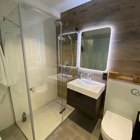 Grubhof Schlosspark, Chalet-stil Mit Pool Und Bergblick