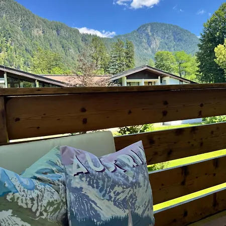 아파트 Grubhof Schlosspark, Chalet-stil Mit Pool Und Bergblick